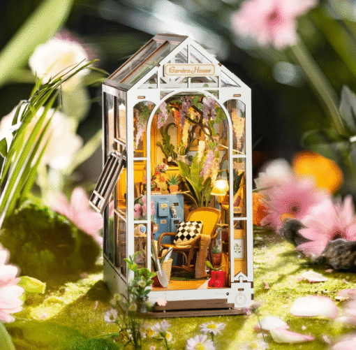 Rolife Book Nook Shelf Insert - Holiday Garden House - Image 3